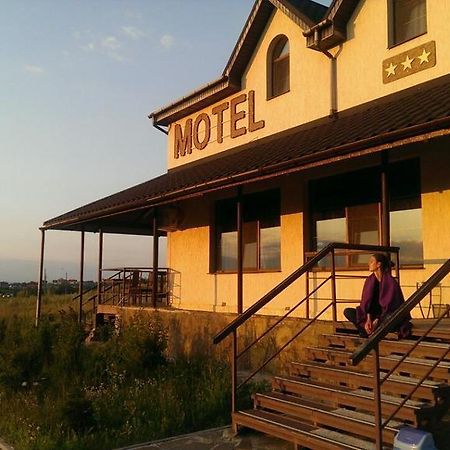Motel Sacvoyage คาร์คิฟ ภายนอก รูปภาพ